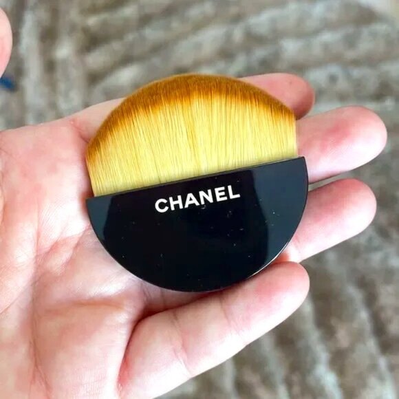 Blush Chanel brush - Picture 1 of 2